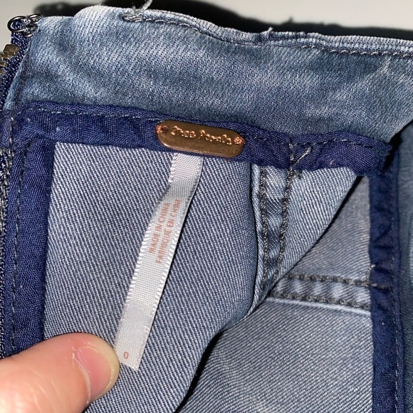 FREE PEOPLE WE THE FREE MODERN FEMME BLUE GRAY DENIM MINISKIRT TRENDY BOHEMIAN - Picture 7 of 8